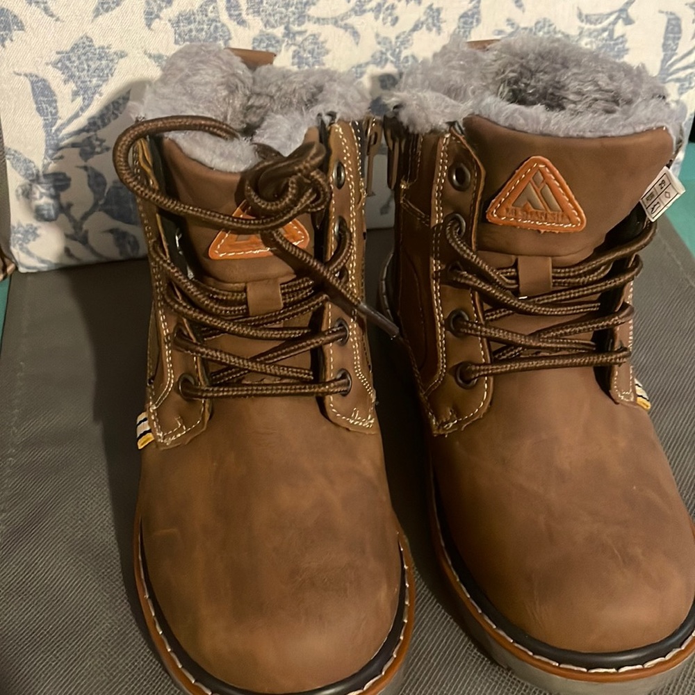 Little boys mishansha boots like new